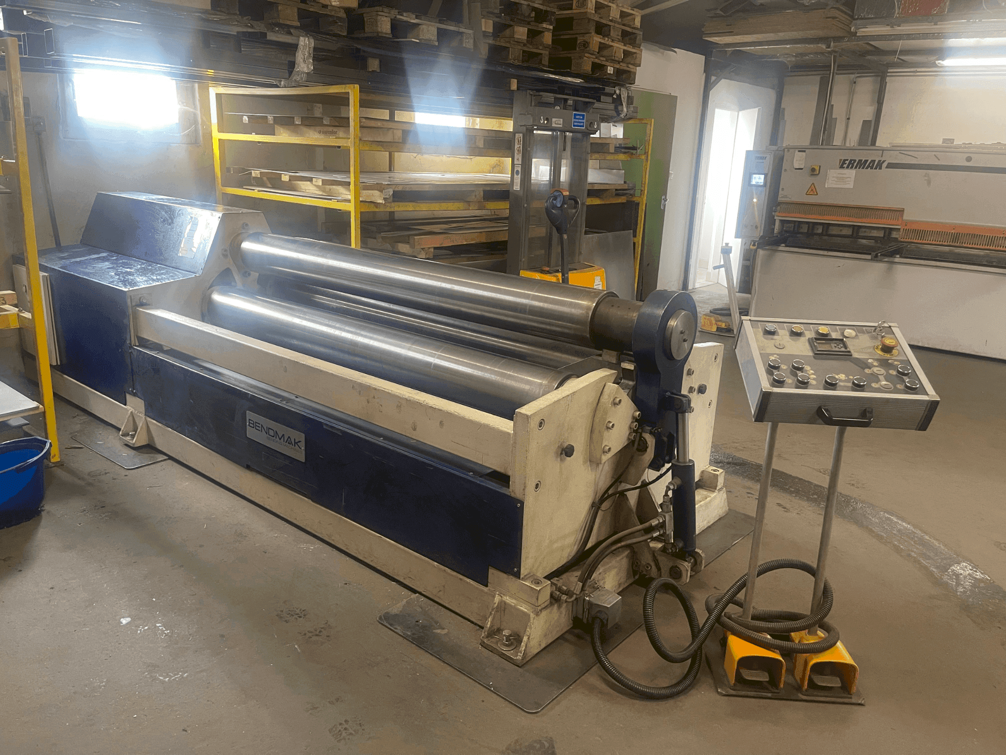 BENDMAK CY3R-HS 20/08-maskinen framifrån