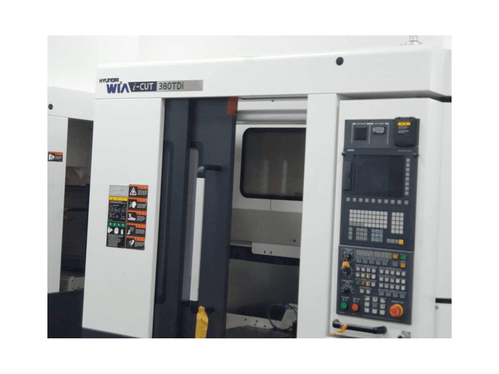 Hyundai Wia i-CUT380TDi-maskinen framifrån