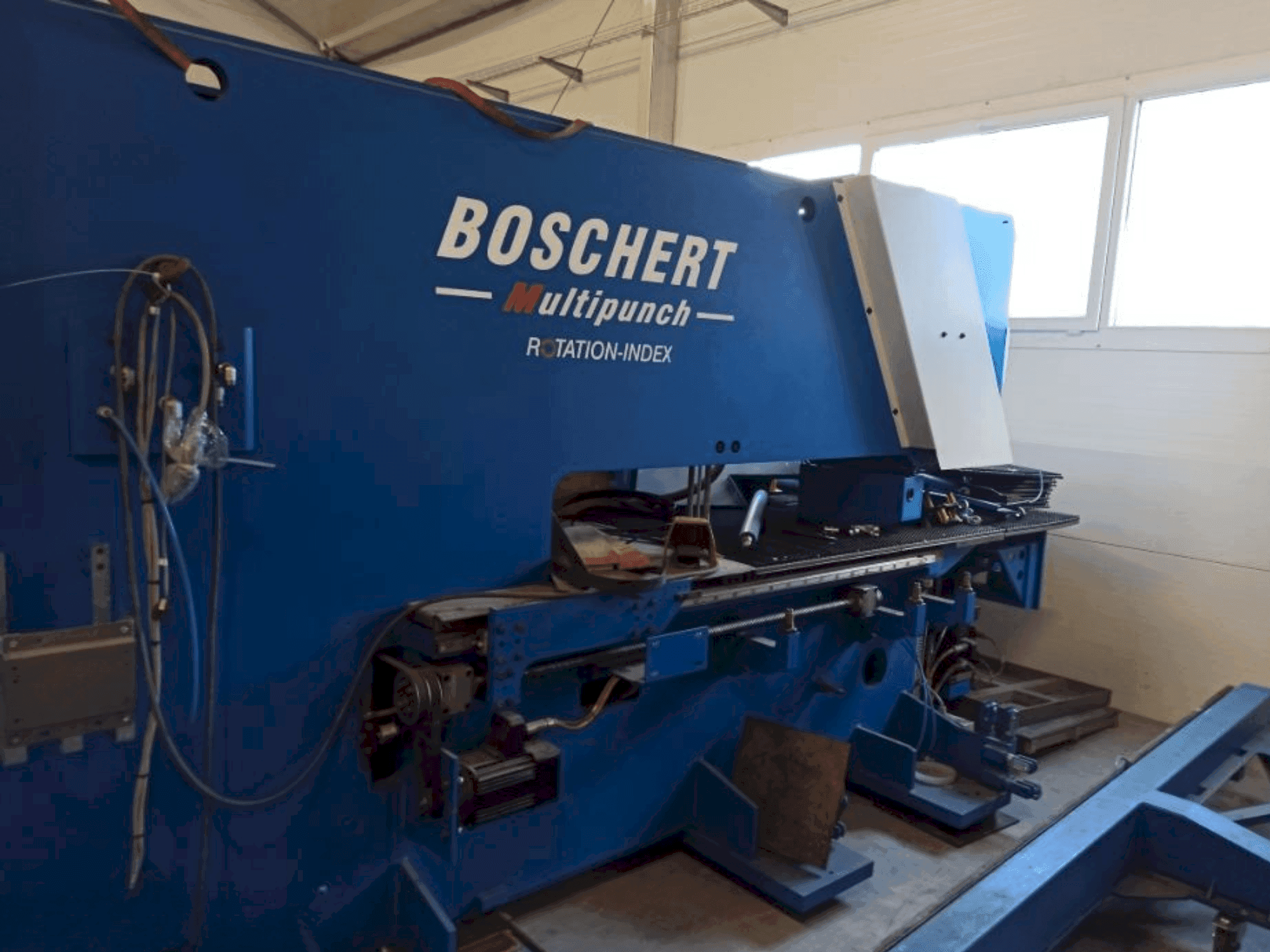BOSCHERT MULTIPUNCH 1250-maskinen framifrån