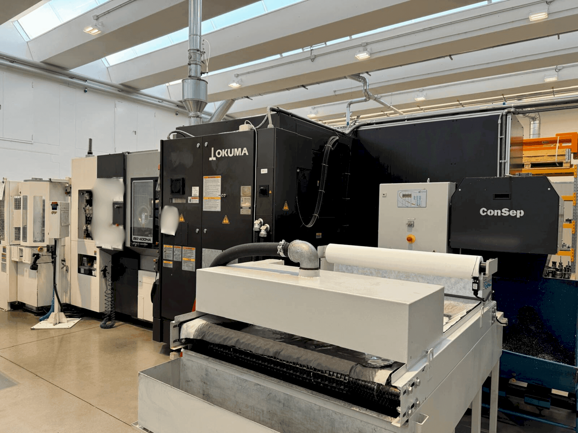 Okuma MA-400HA-maskinen framifrån
