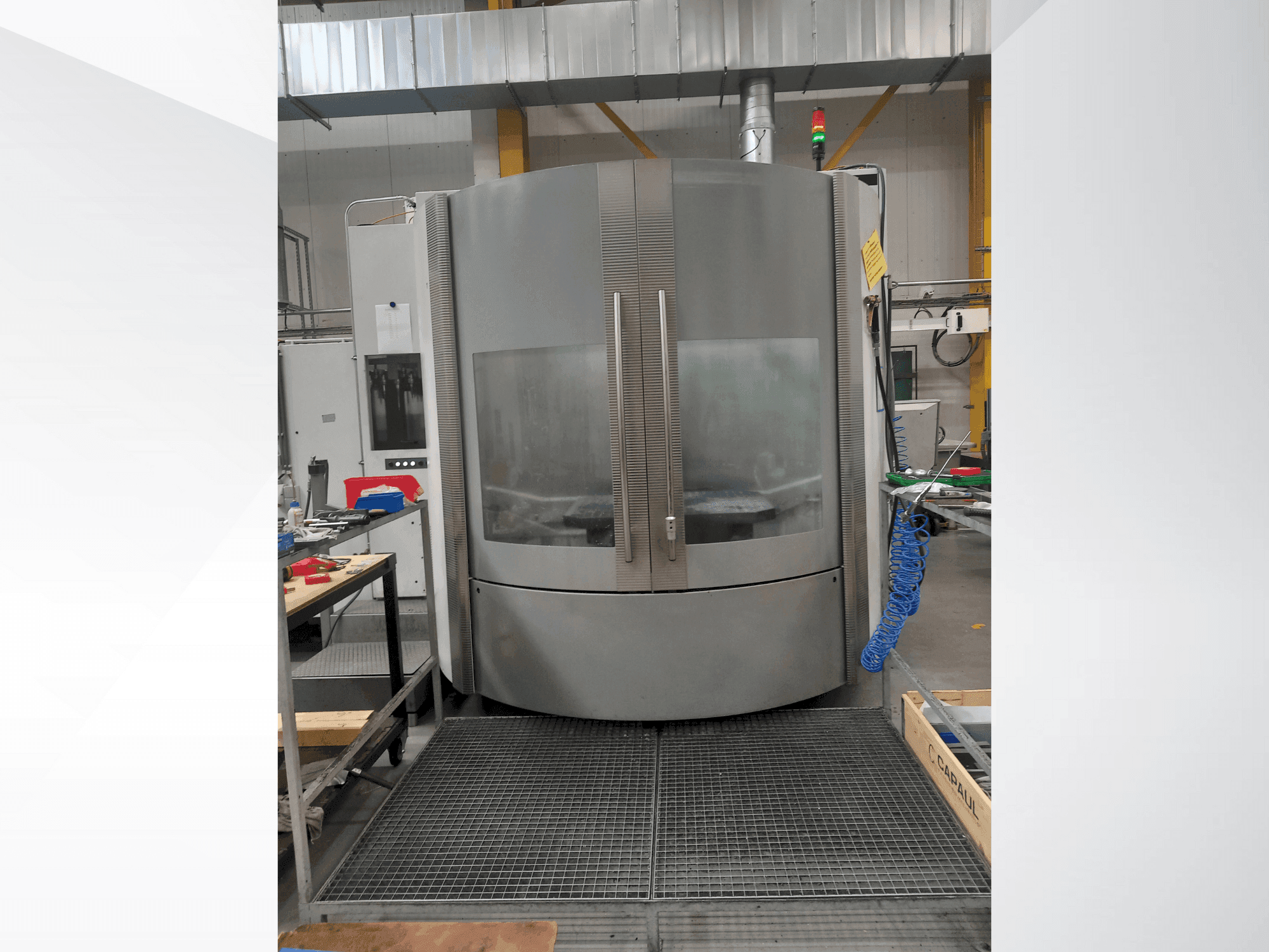 DMG DECKEL MAHO DMC 125U-maskinen framifrån