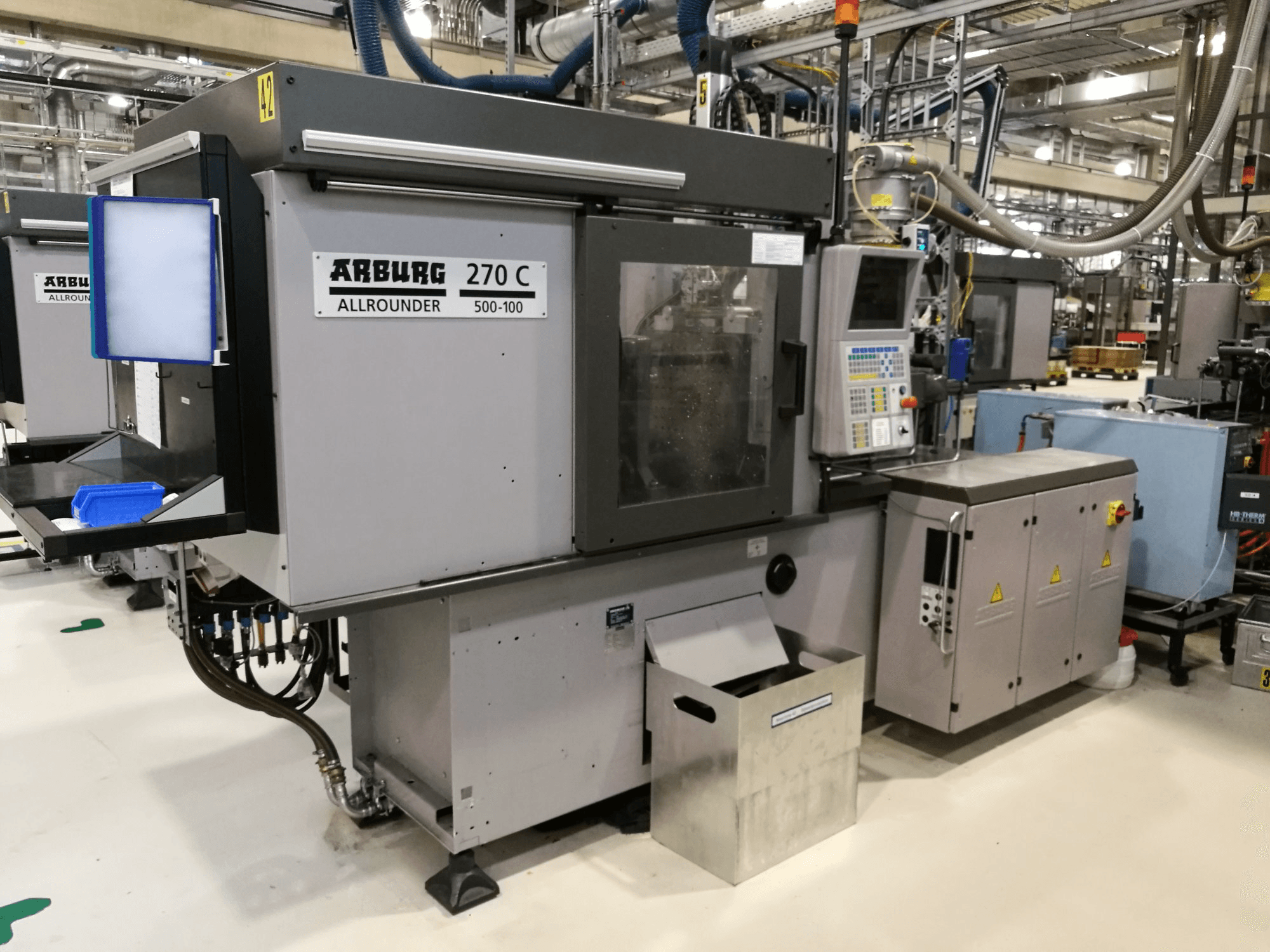 1 Arburg-maskinen sedd från vänster270C 500-100