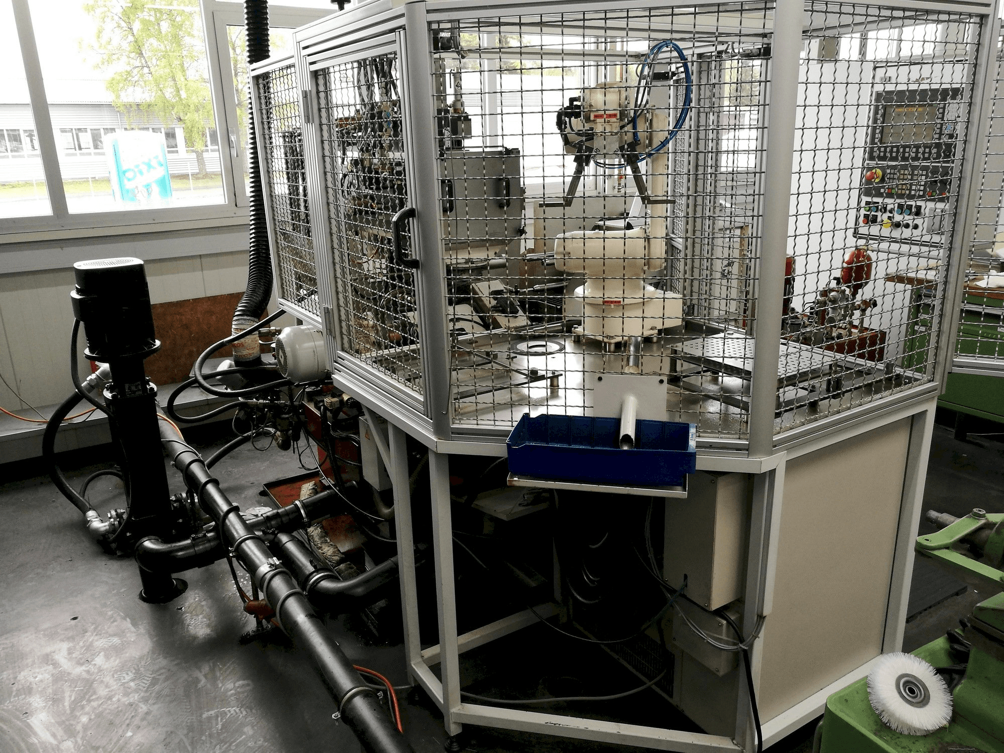 Haux NS 435G-maskinen sedd från vänster sida