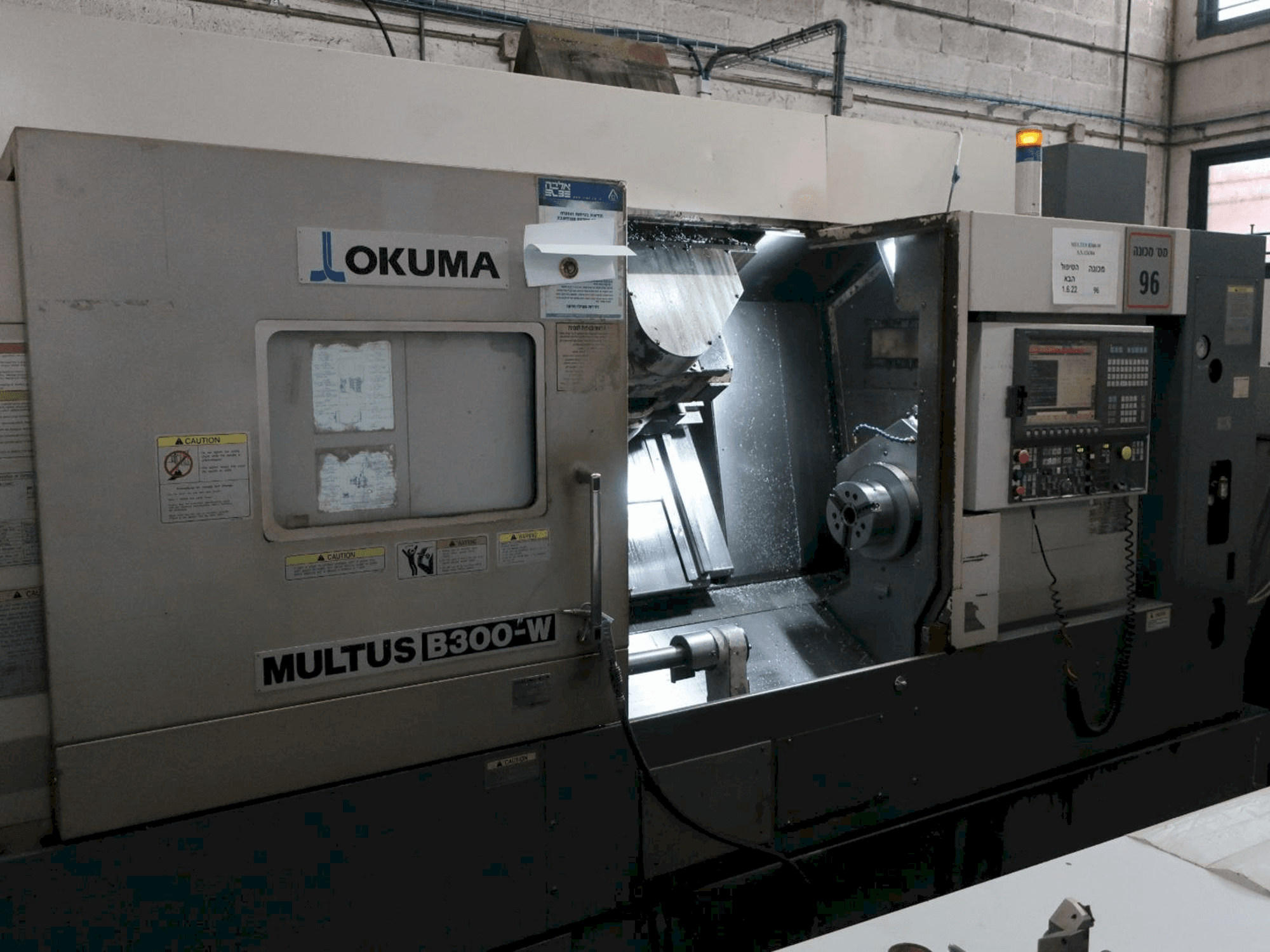 Okuma MULTUS B300-W-maskinen framifrån