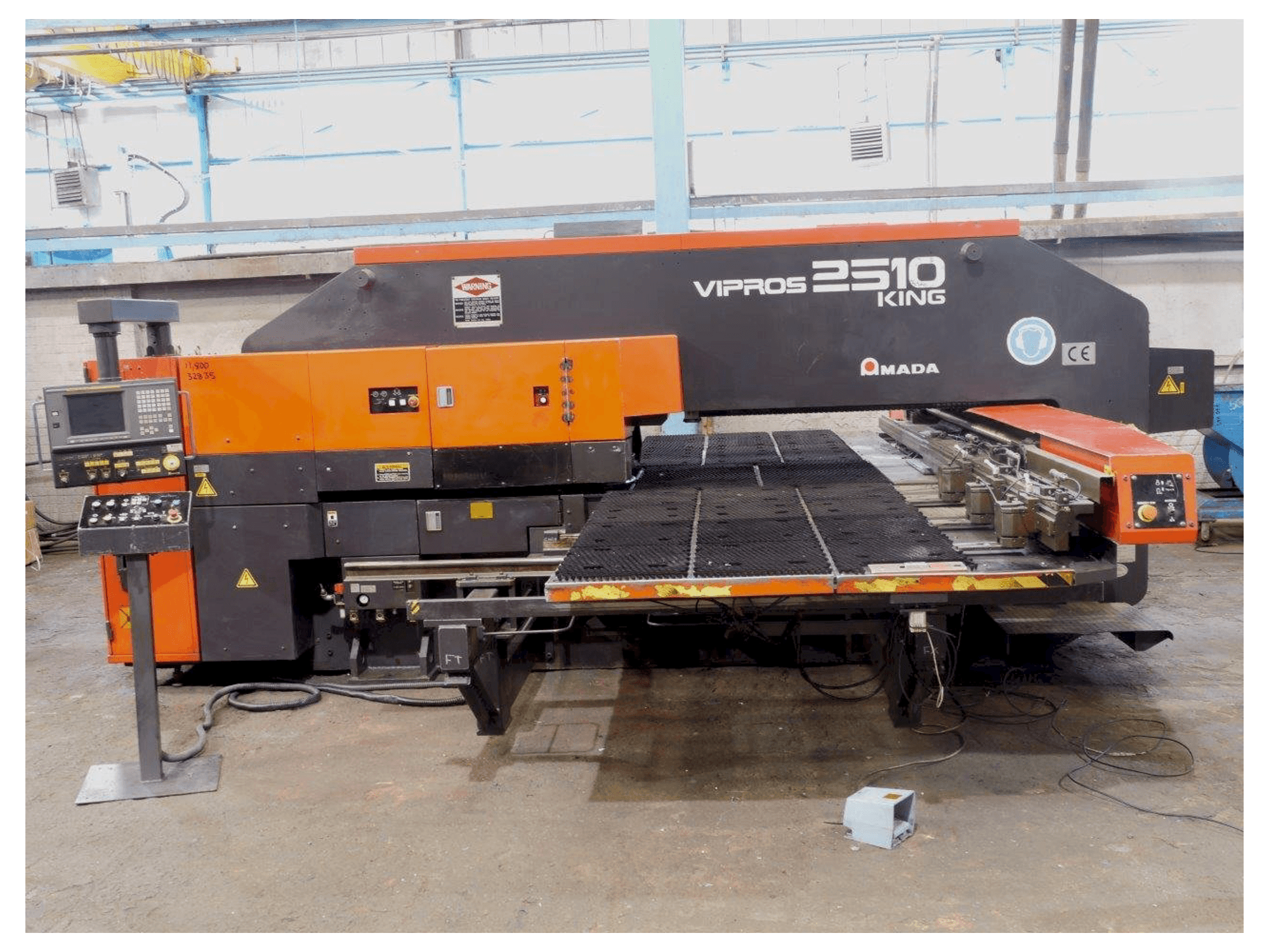 AMADA Vipros S2510-maskinen framifrån