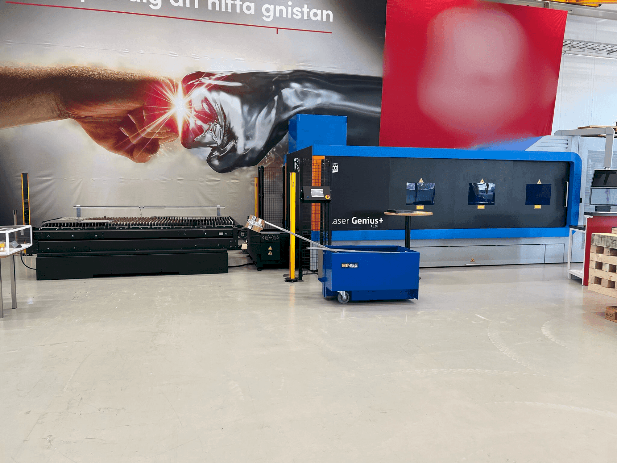 Prima Power Laser Genius + 1530-maskinen framifrån