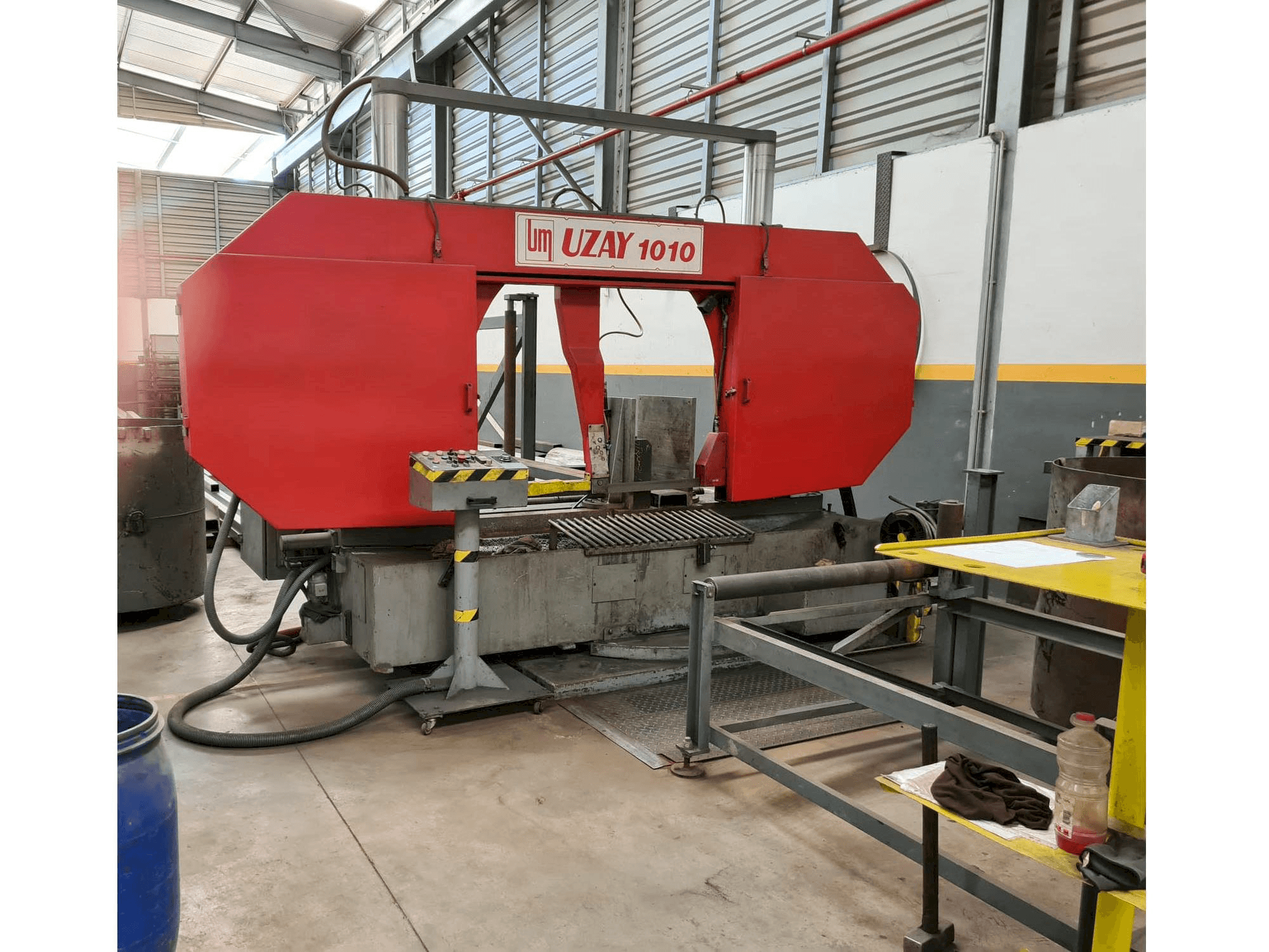 UZAY MAKINA UMSY 1010-maskinen framifrån