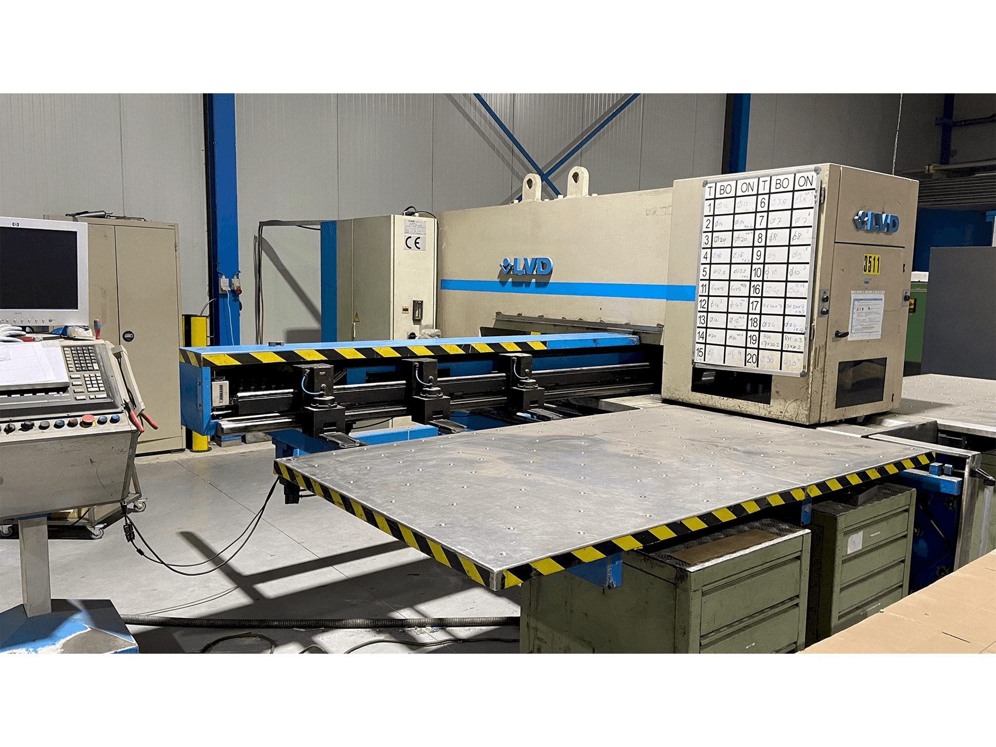 LVD Delta 1250-LB-TN-maskinen framifrån