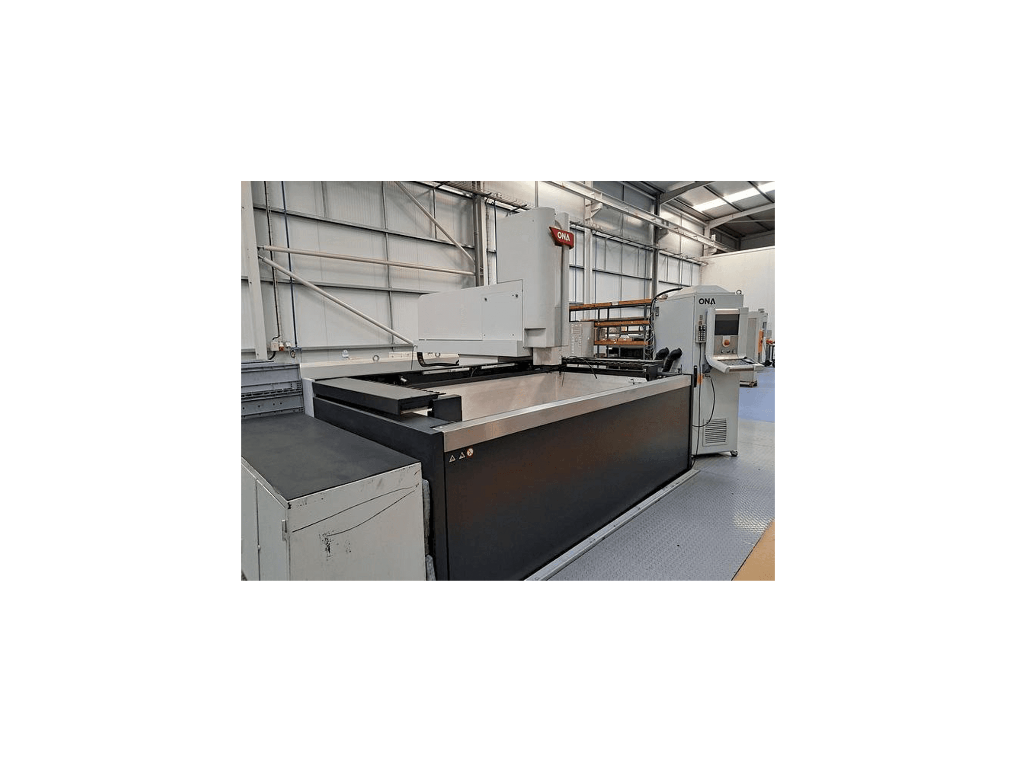 ONA QX8 B1 L-maskinen framifrån