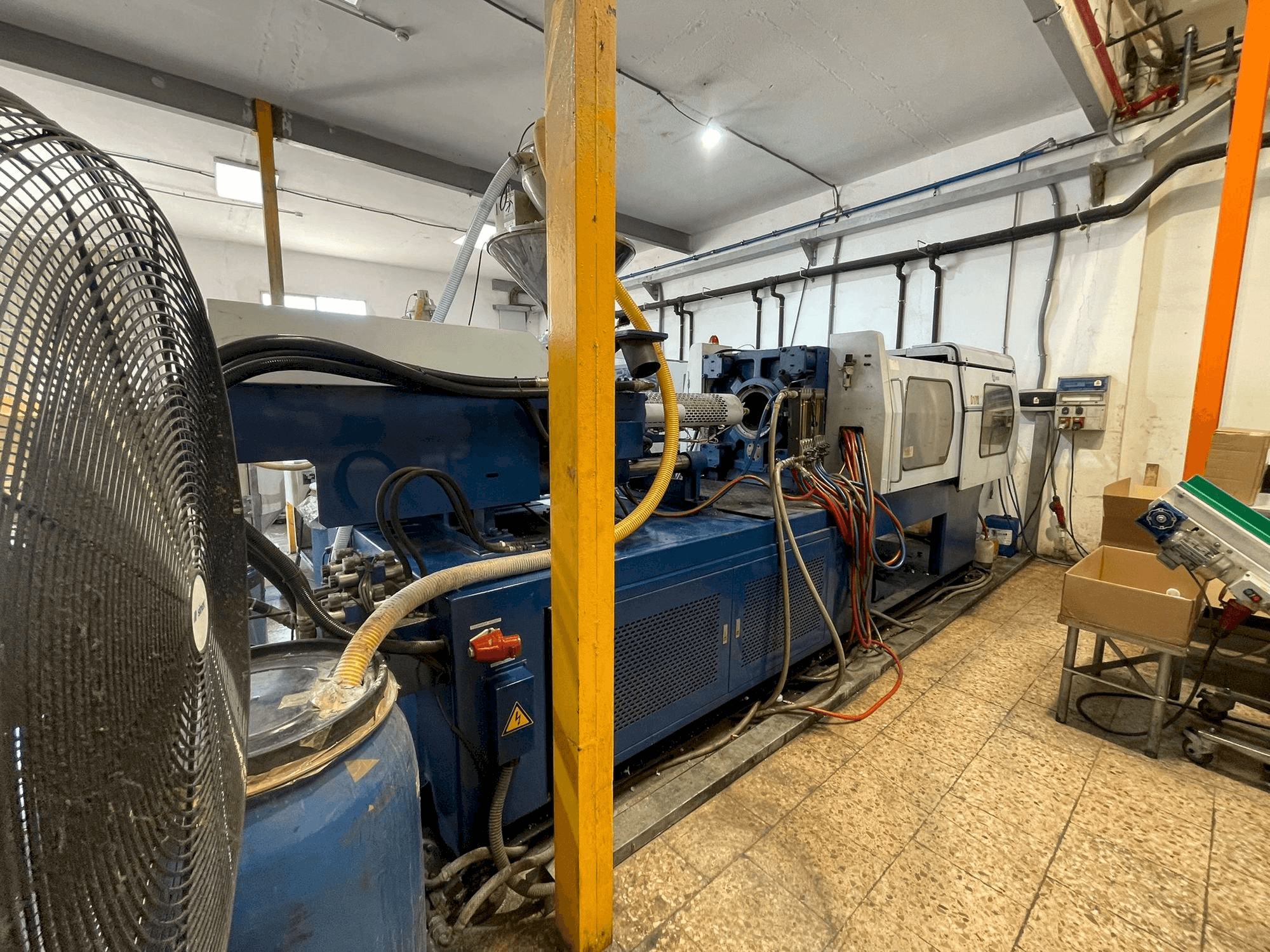 Euroinj D170-maskinen sedd från vänster sida