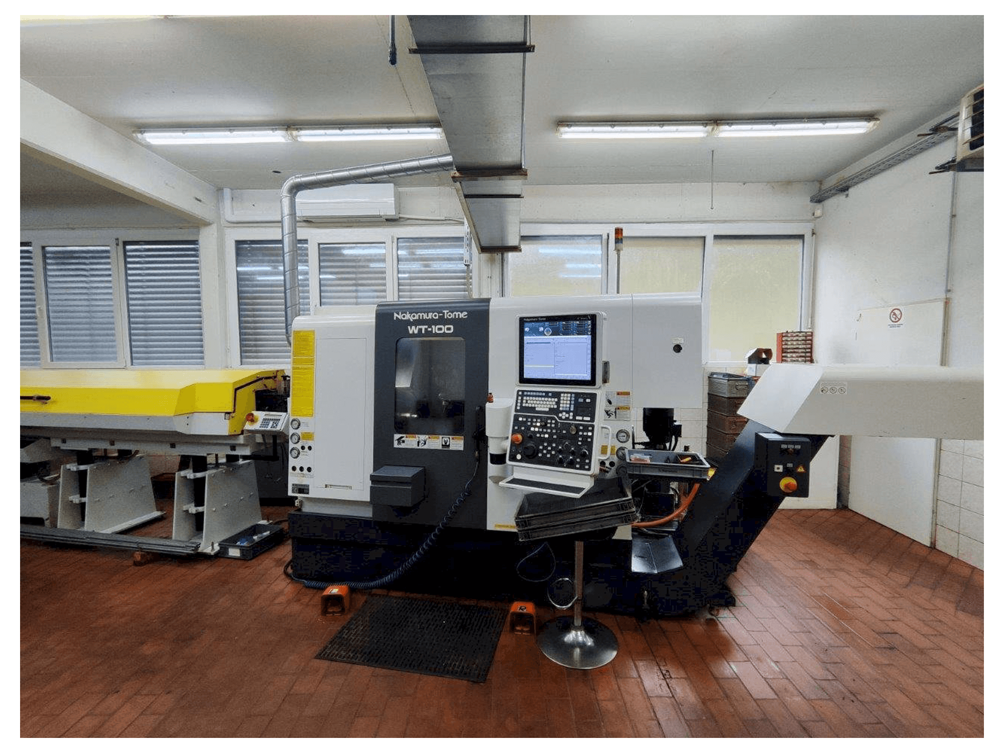 NAKAMURA-TOME WT-100 MMY-maskinen framifrån