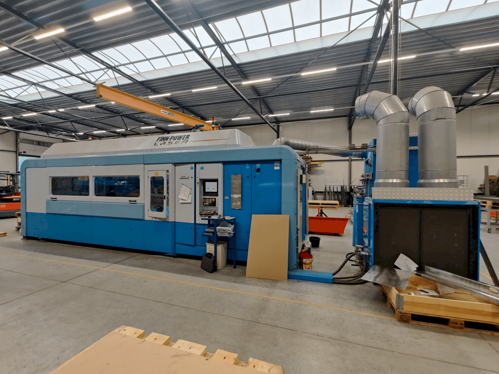 Finn-Power FPL6-B-maskinen framifrån