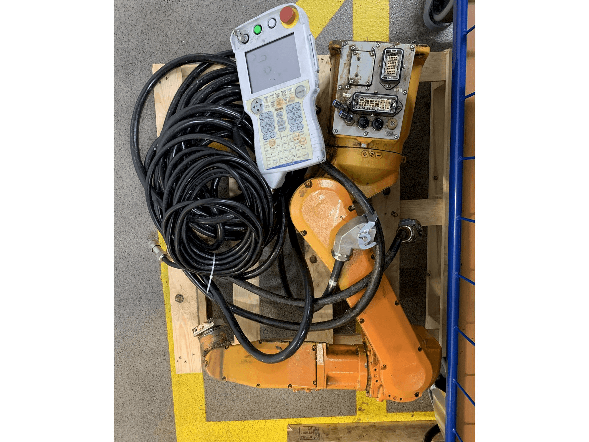 Yaskawa Motoman YR-MH005LS-A12-maskinen framifrån