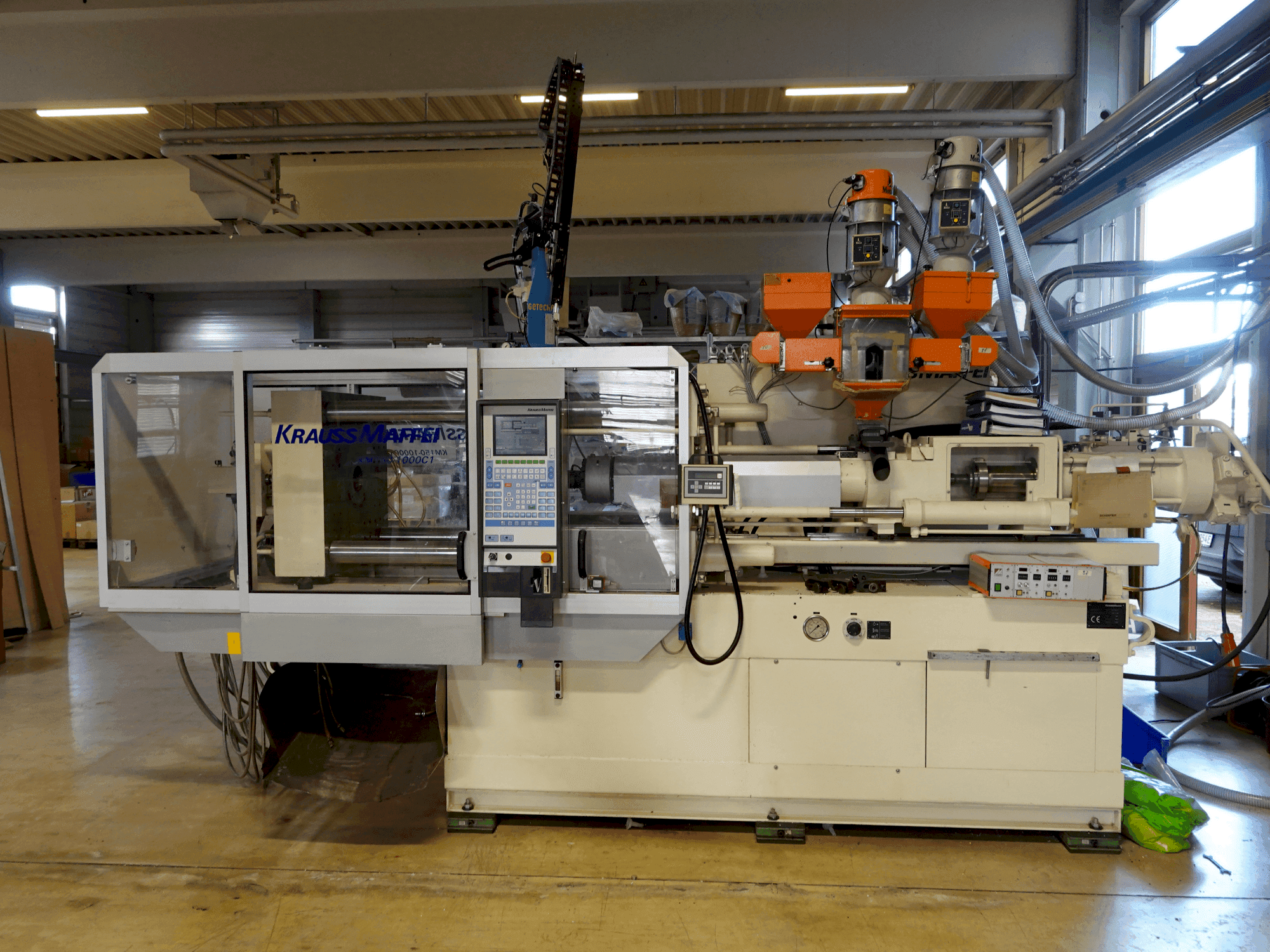 Krauss Maffei KM 150-1000 C1-maskinen framifrån