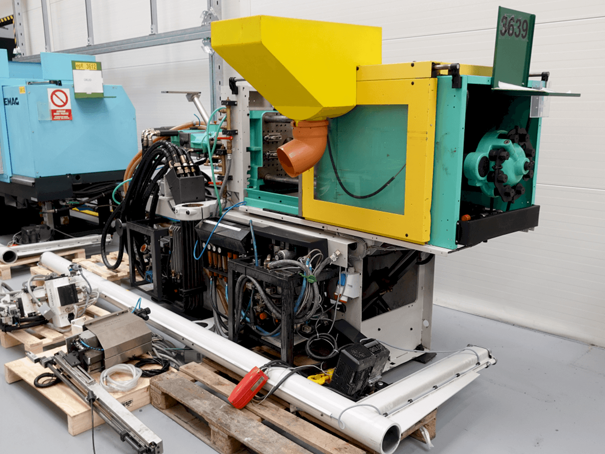 Arburg ALLROUNDER 320C–500–100U-maskinen framifrån