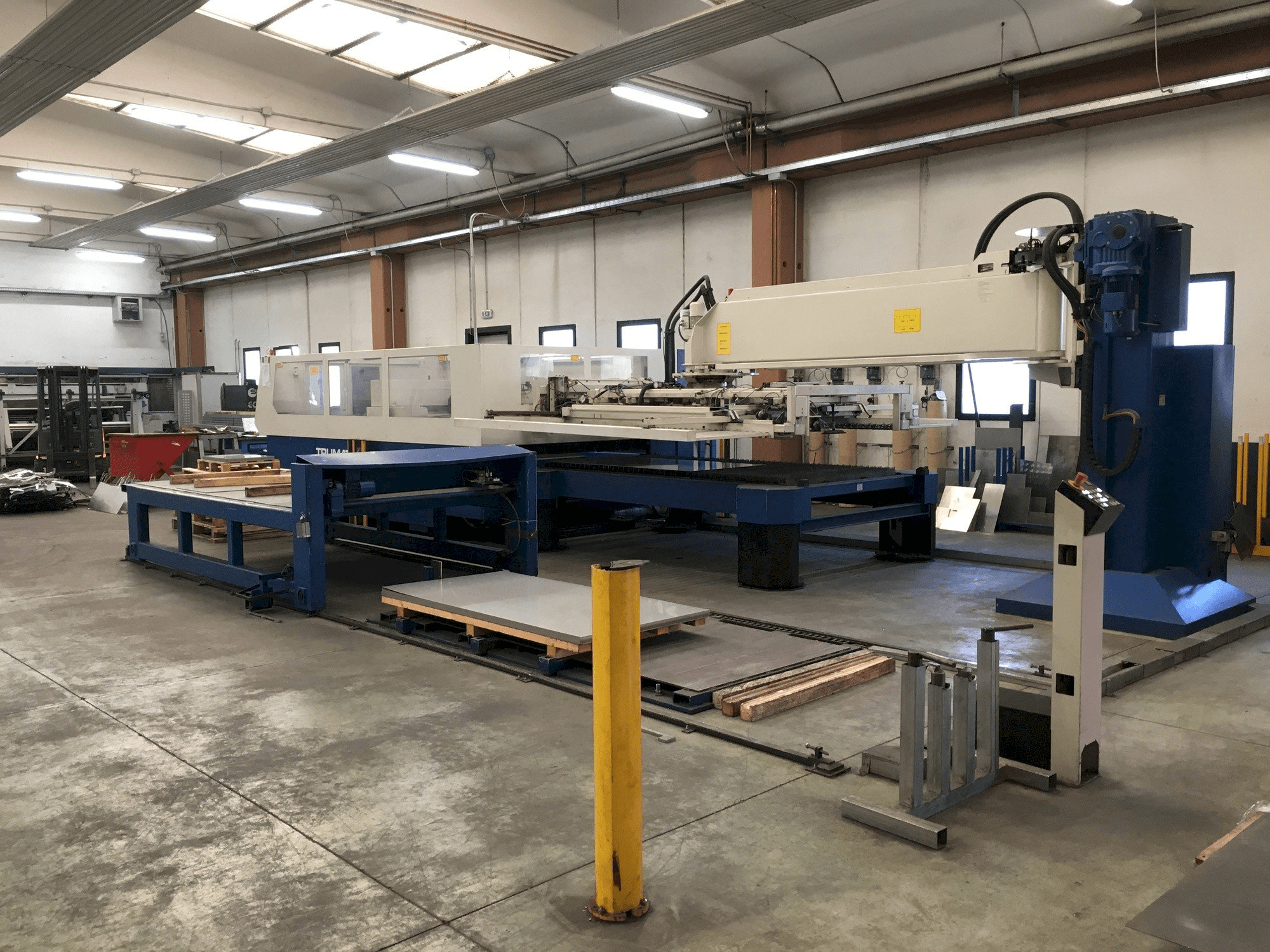 Trumpf Trumatic L 3030-maskinen framifrån
