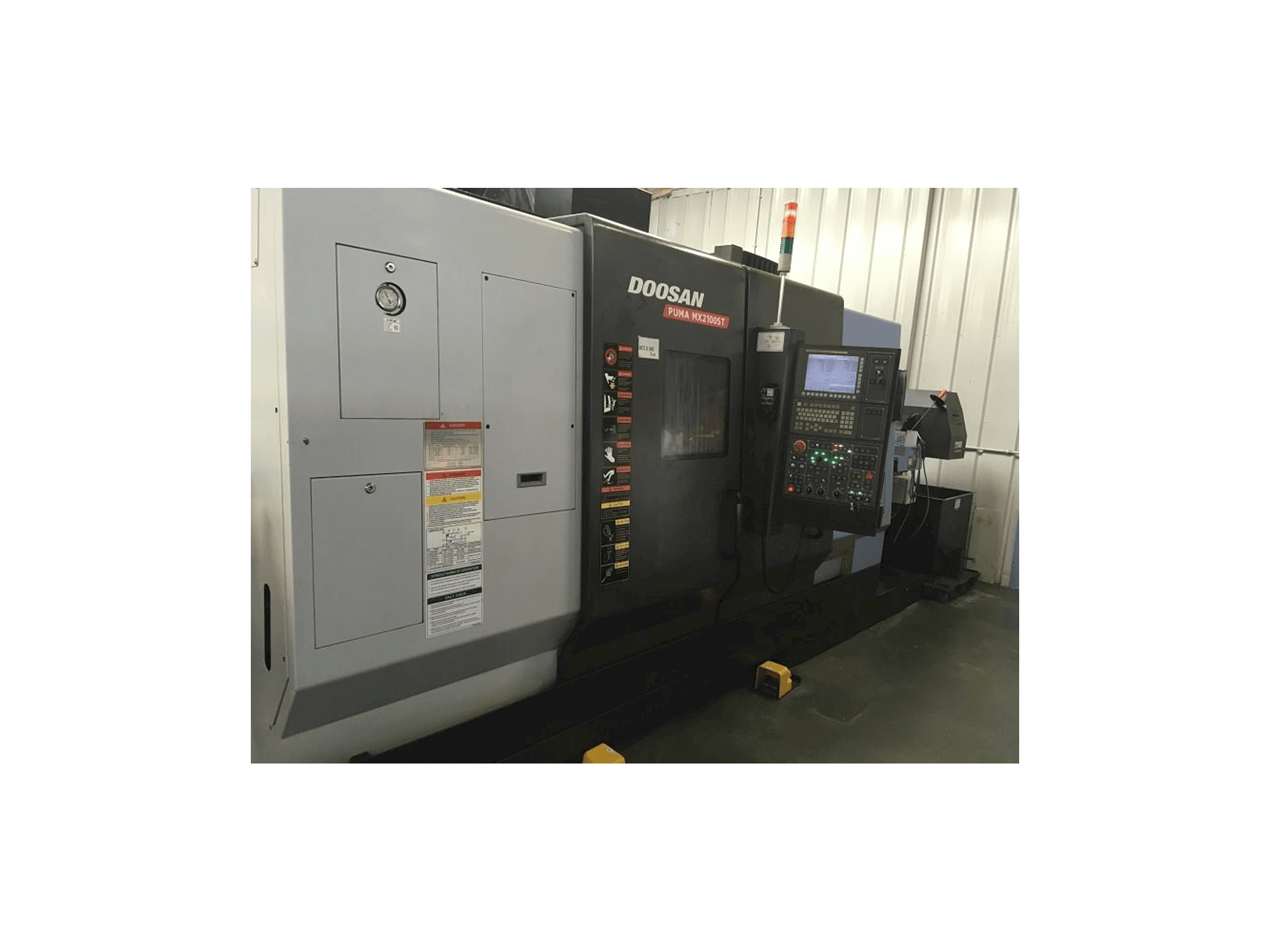 Doosan Puma MX 2100 ST-maskinen framifrån