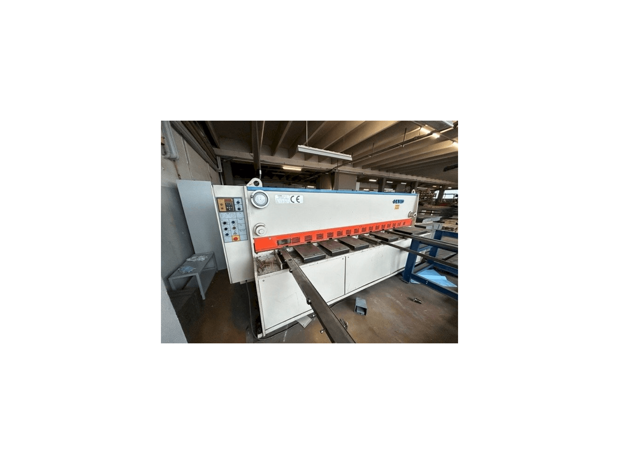 LVD HST-C 31/6-maskinen framifrån