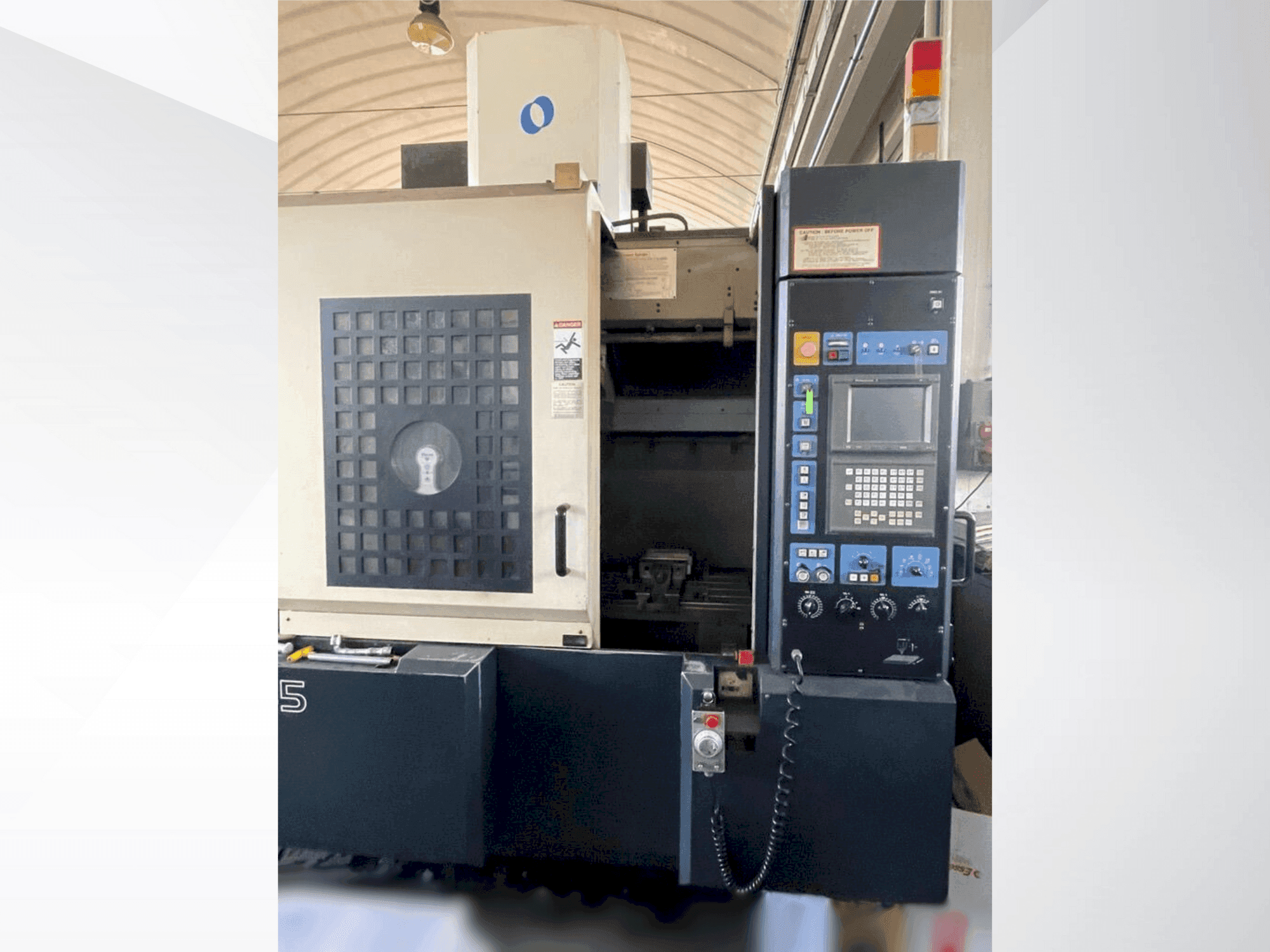 Makino V55-A15-maskinen framifrån
