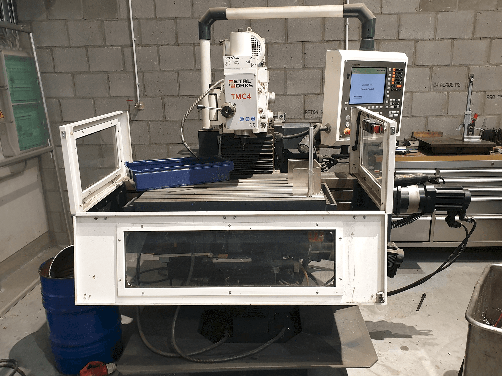 Metal Works-maskinen framifrånTMC 4