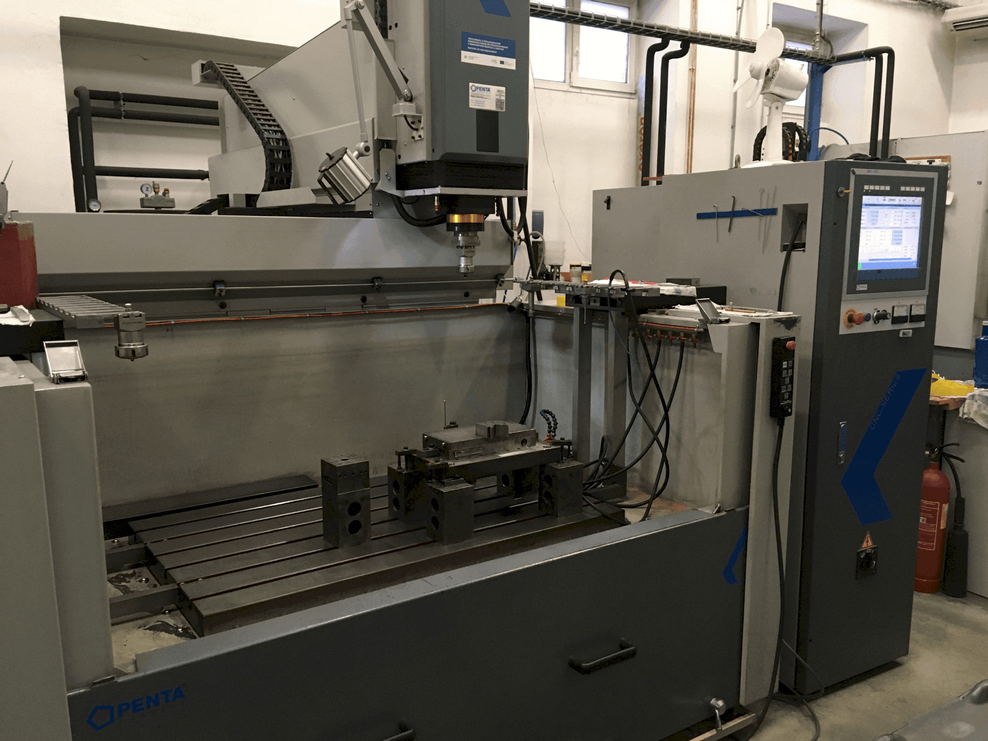 PENTA 1060 CNC-maskinen framifrån