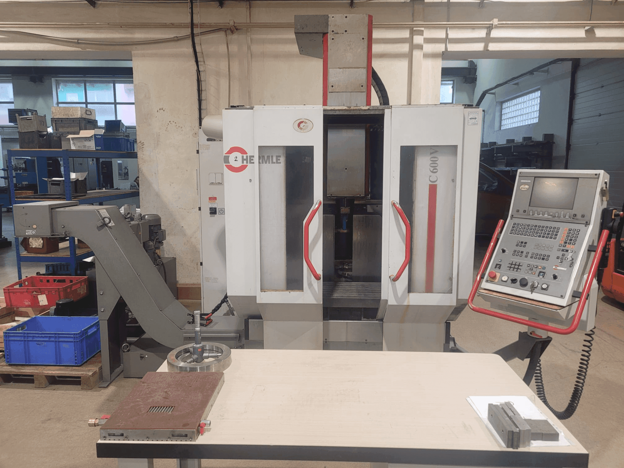 HERMLE C 600 V-maskinen framifrån