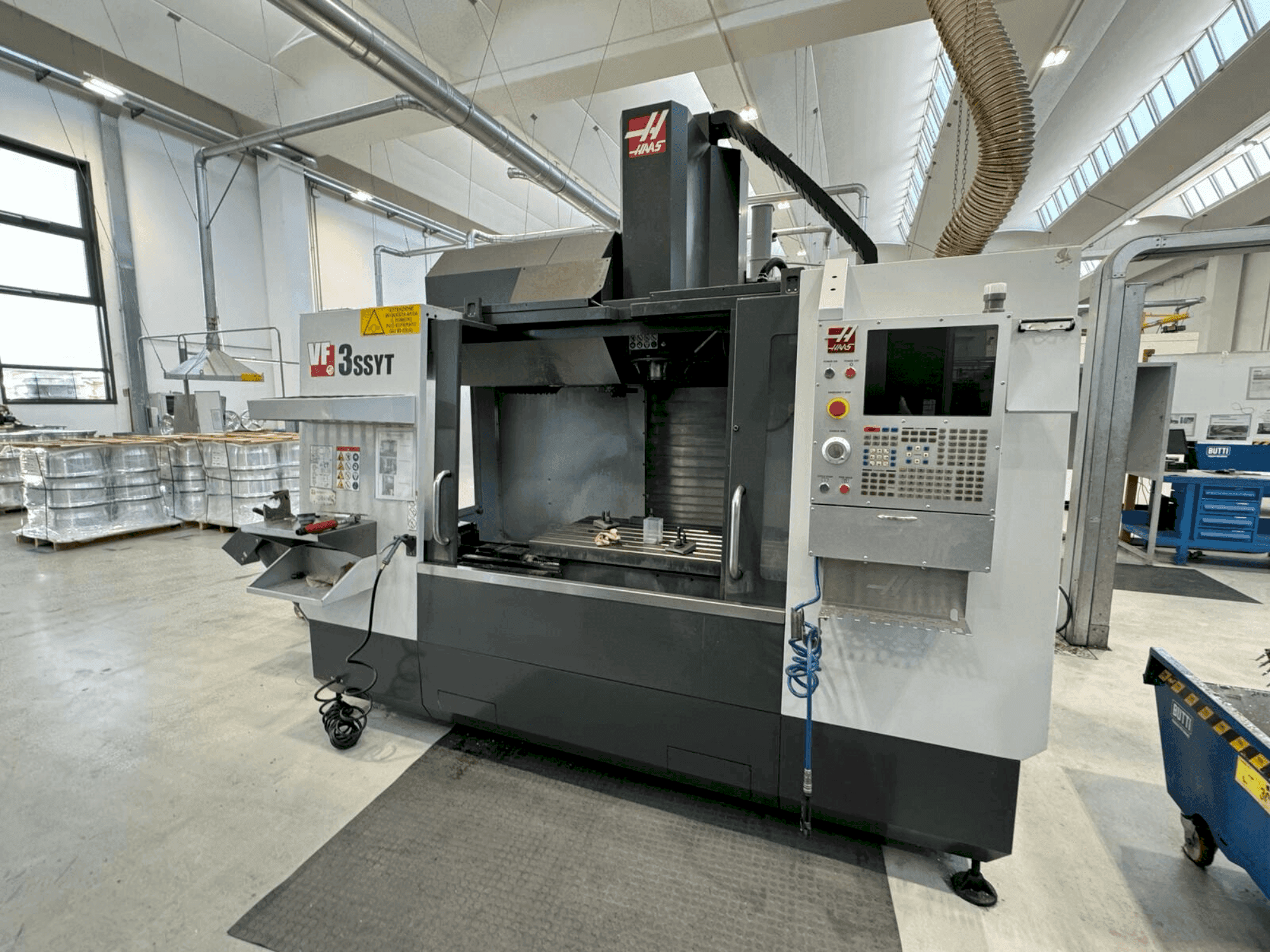 HAAS VF-3SSYT-maskinen framifrån