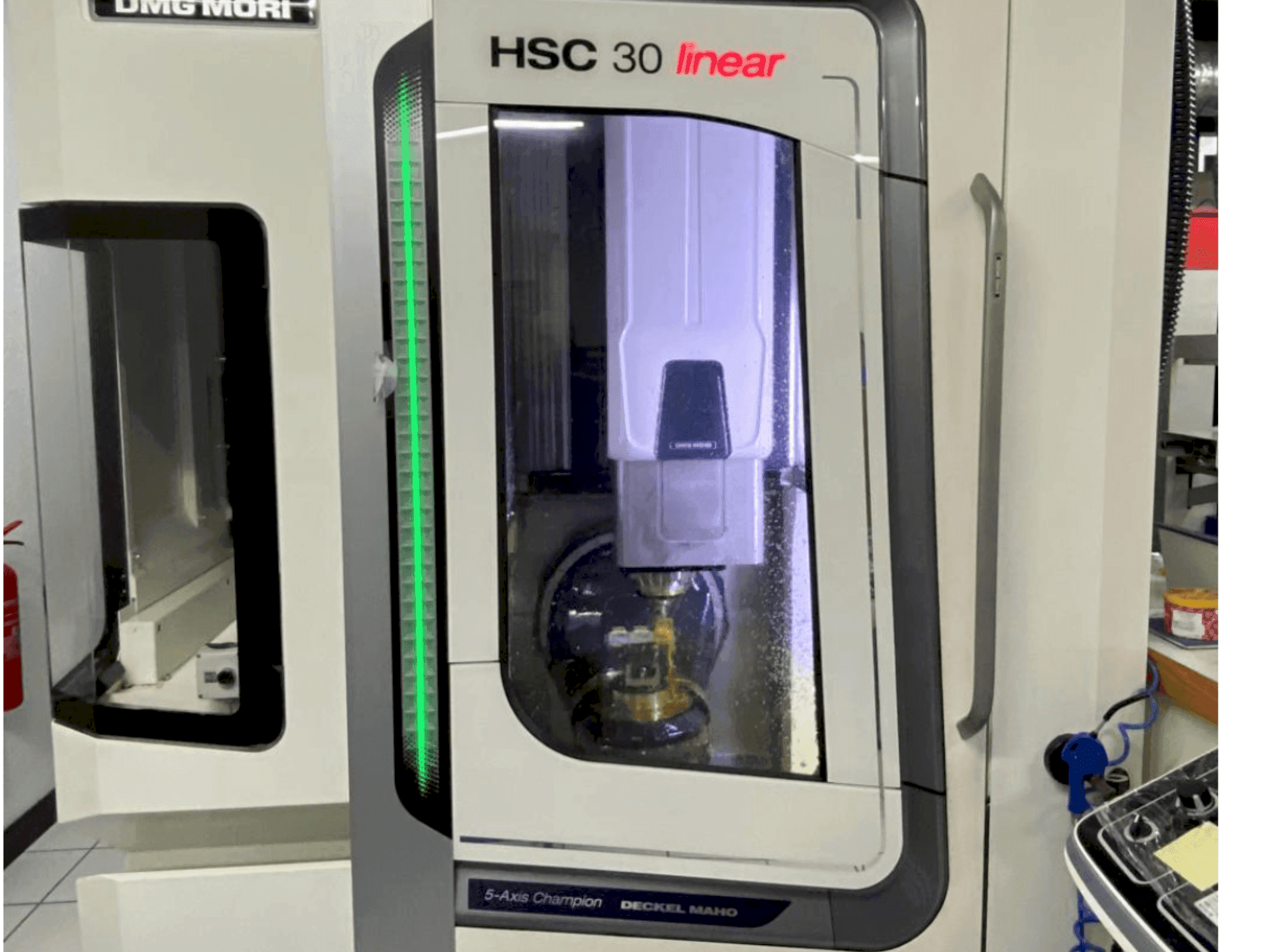 DMG MORI HSC 30 linear-maskinen framifrån