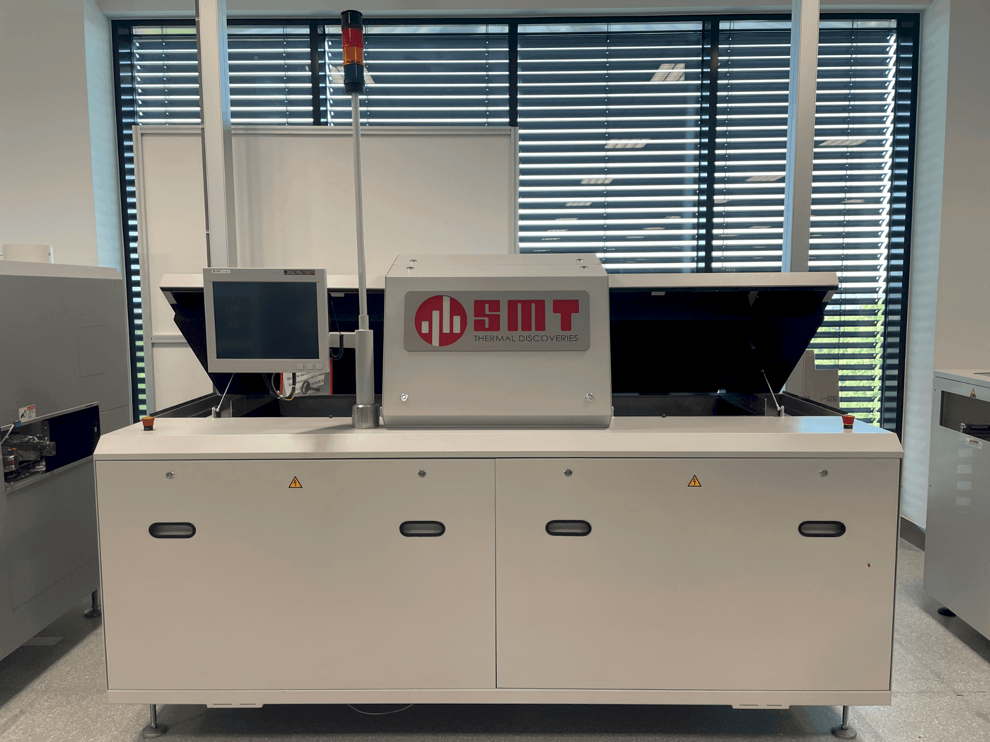SMT UV 3/-3-maskinen framifrån