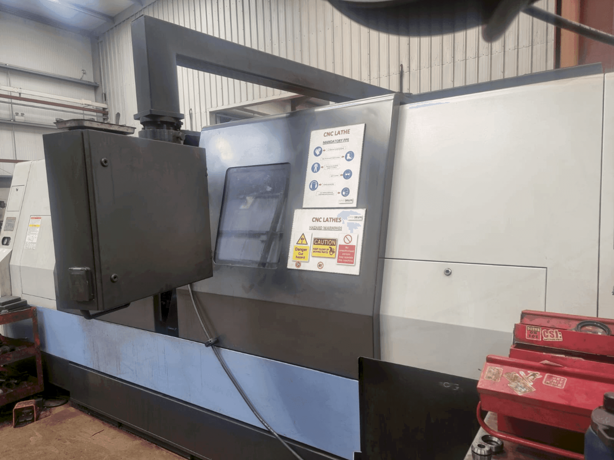 DOOSAN Puma 400LM-maskinen framifrån