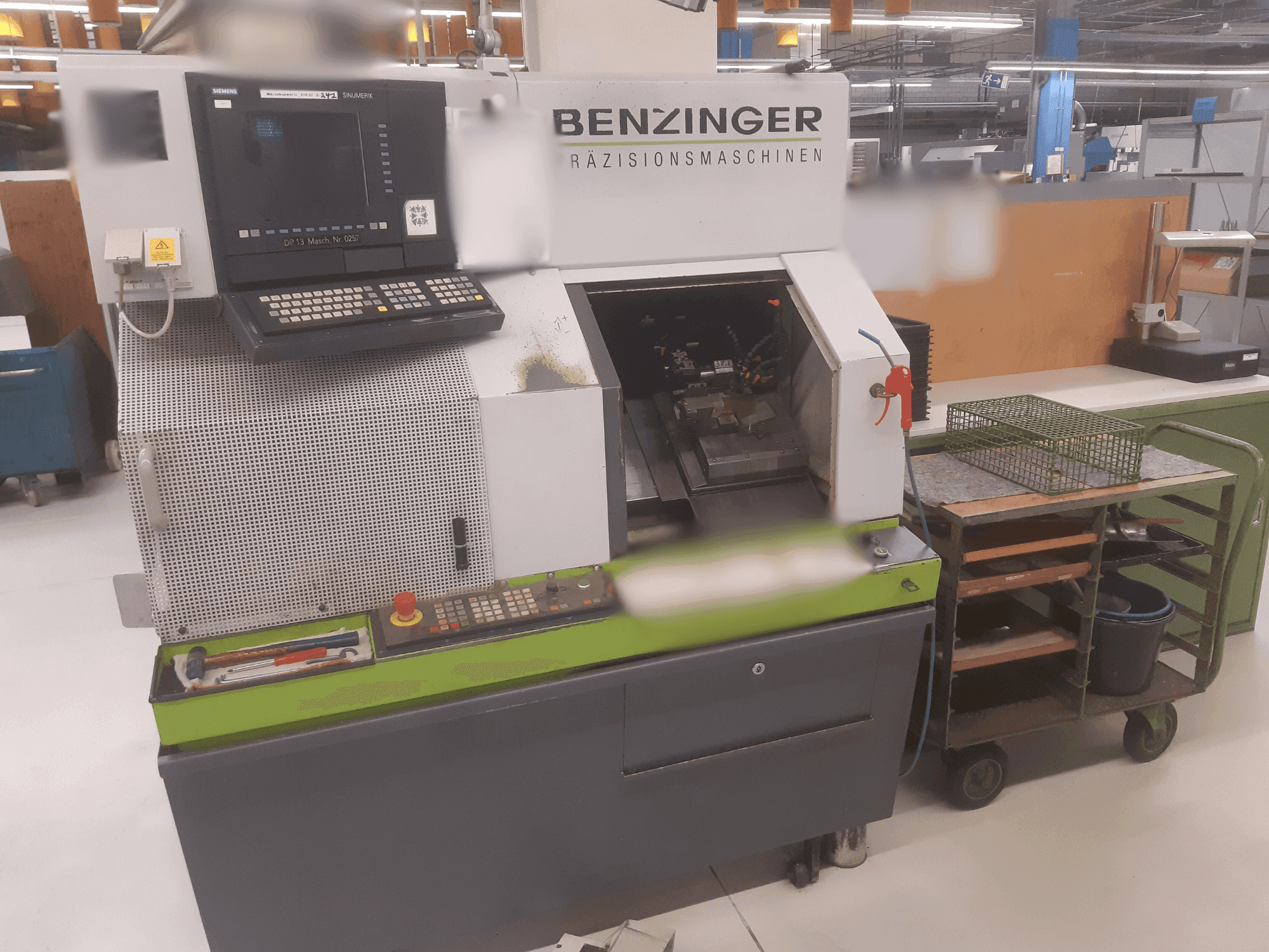 Benzinger TNC-L-maskinen framifrån
