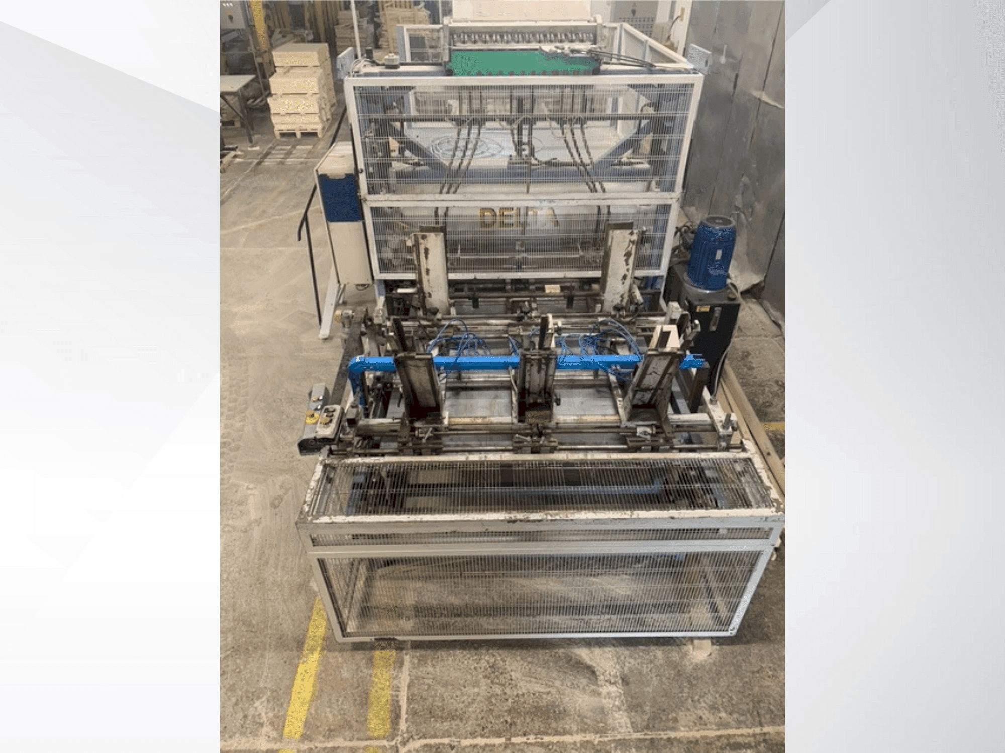 DELTA pallet nailing machine line-maskinen framifrån