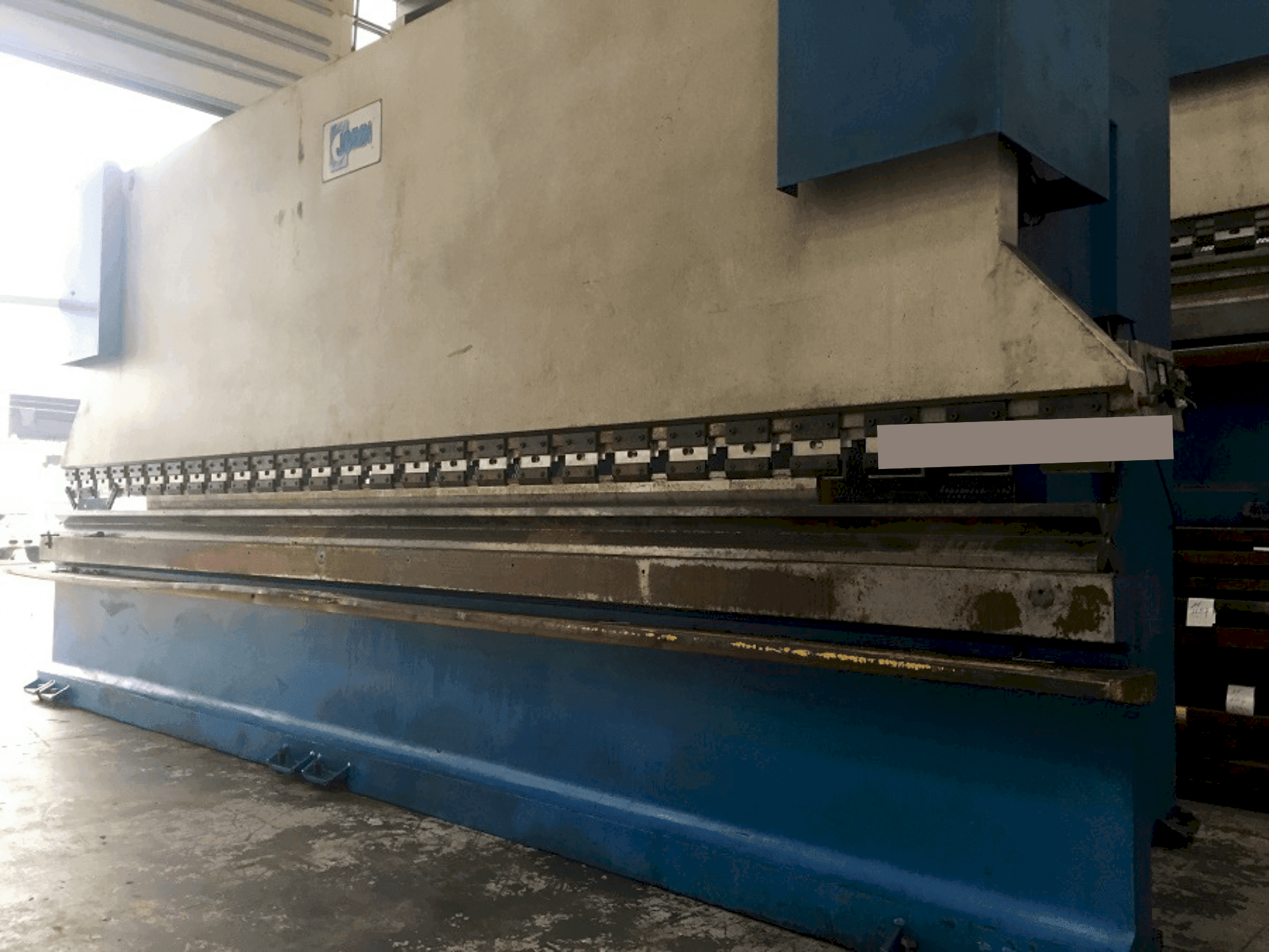 JORDI PH6100 - 180 (2003)-maskinen sedd från vänster sida