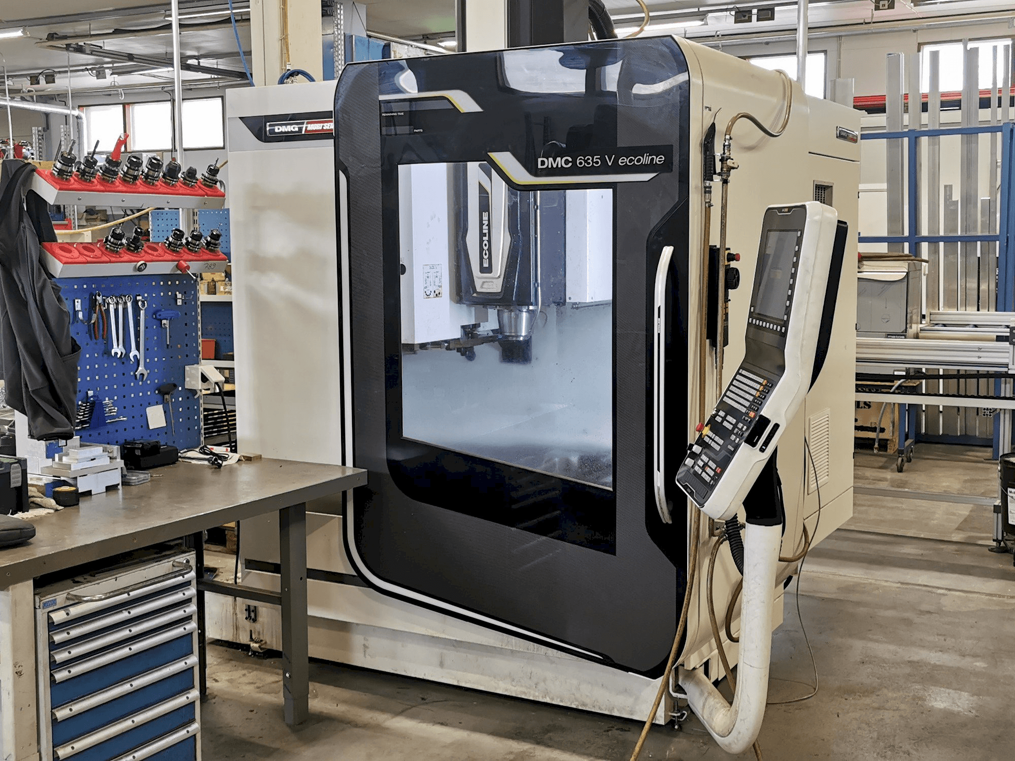 DMG Mori Seiki DMC 635 V Ecoline-maskinen framifrån