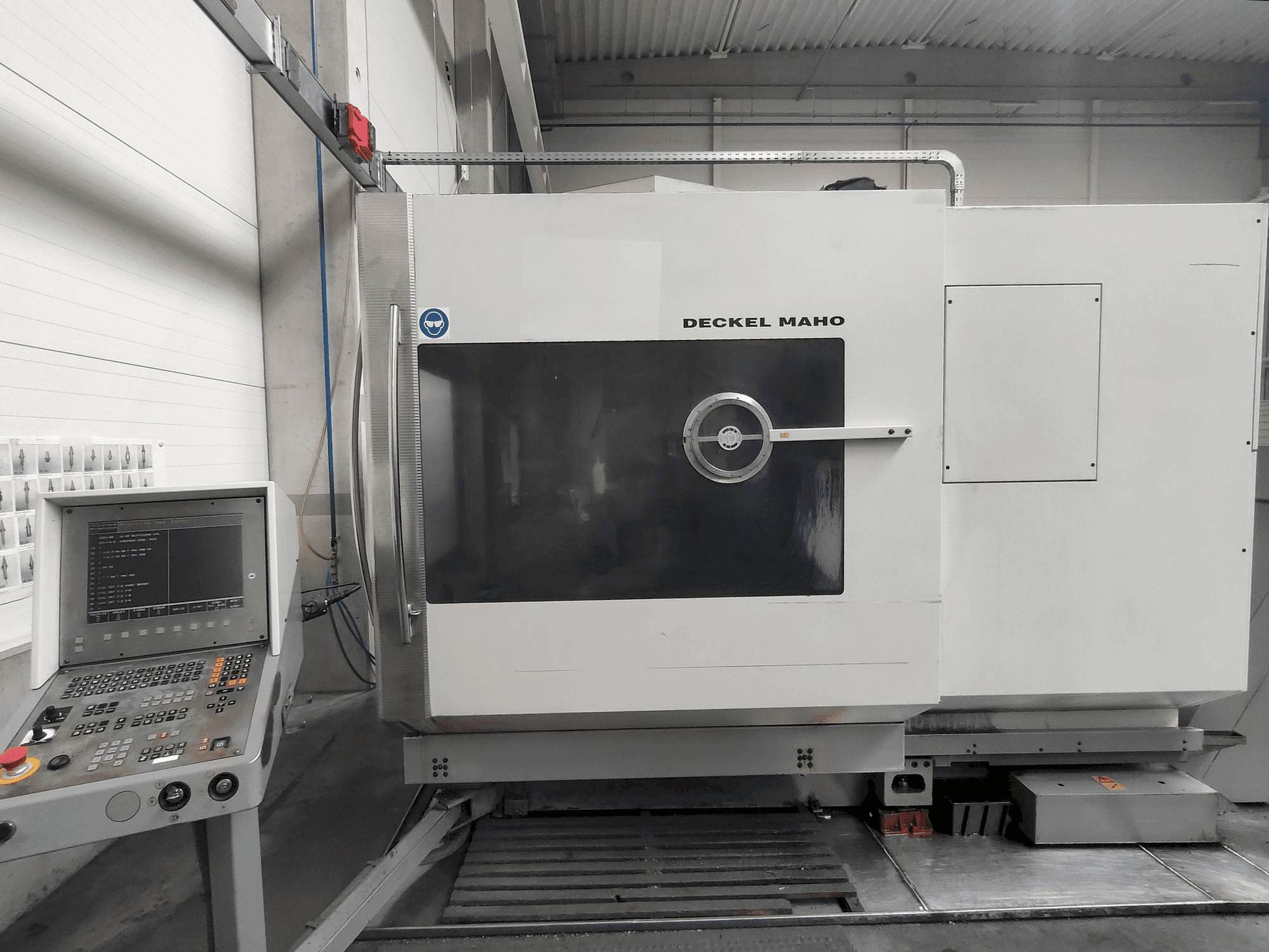 DECKEL MAHO DMU 60P-maskinen framifrån