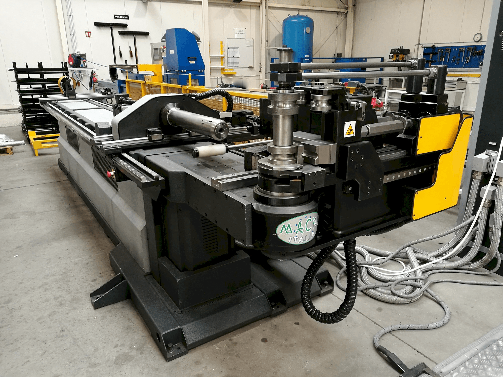 Macri Italia PROVAR 6-65-maskinen framifrån