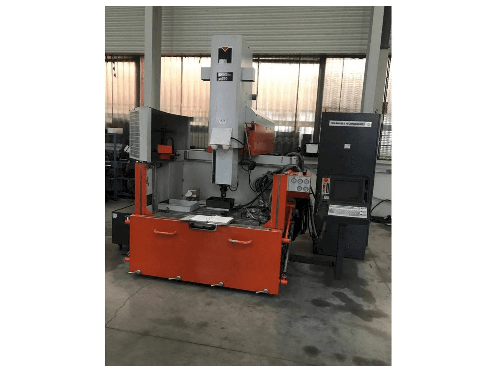 CHARMILLES ROBOFORM 810-maskinen framifrån